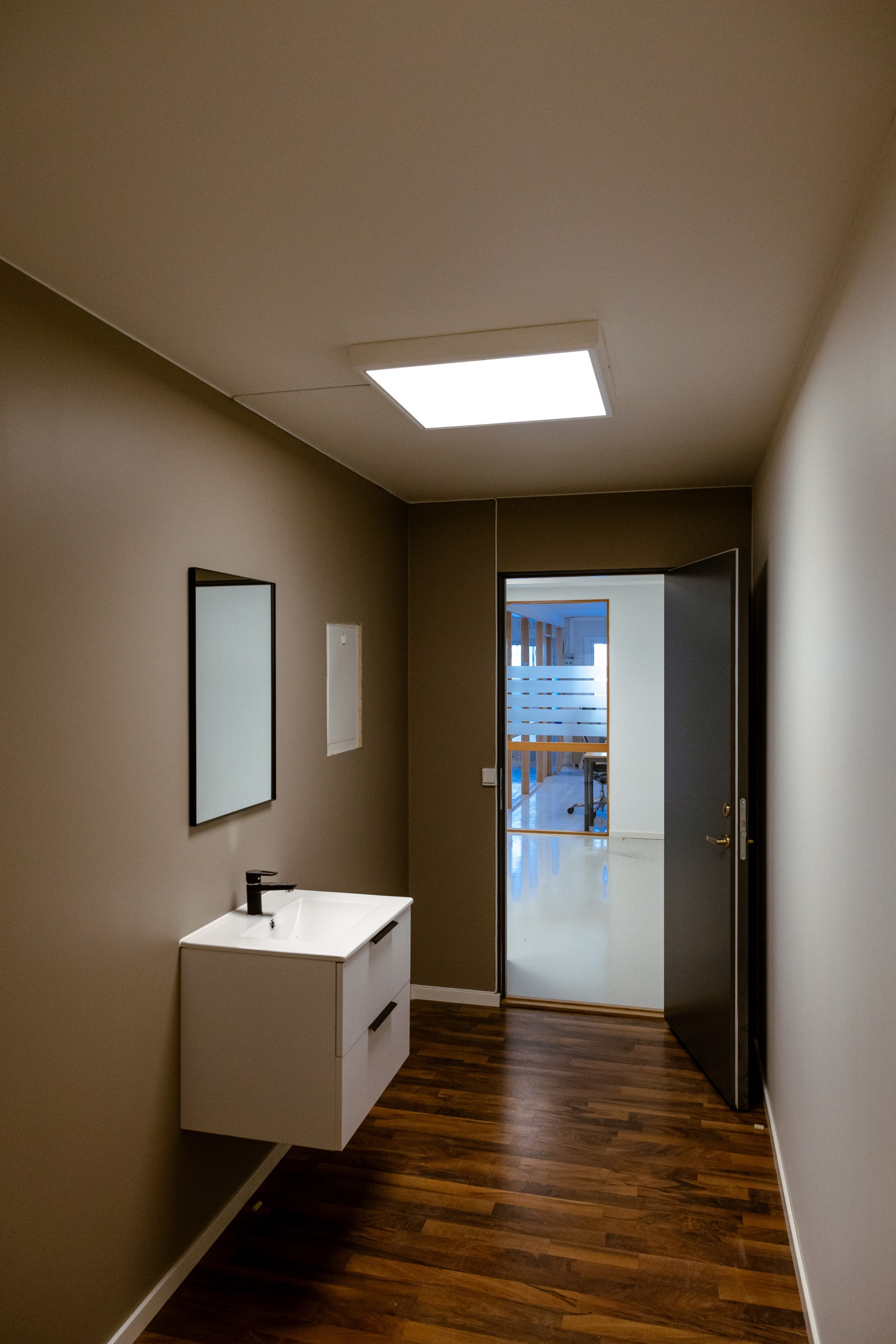 Skifterom/vaskerom Galleribilde