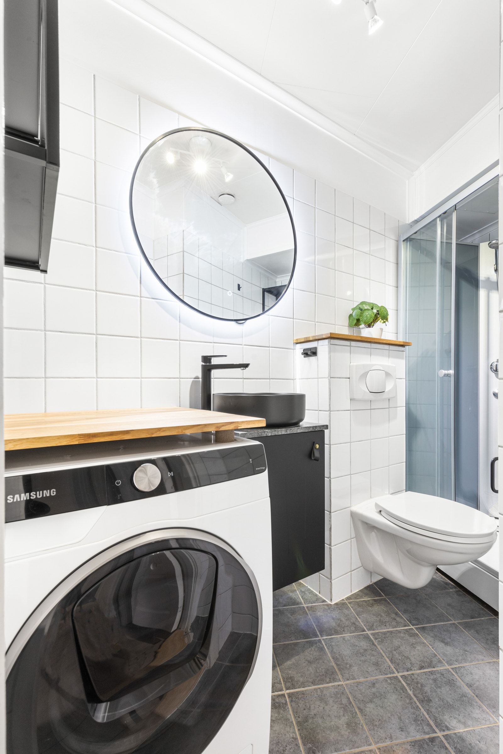 Du har mulighet til benytte deg av kombimaskin for vask og tørk. Galleribilde