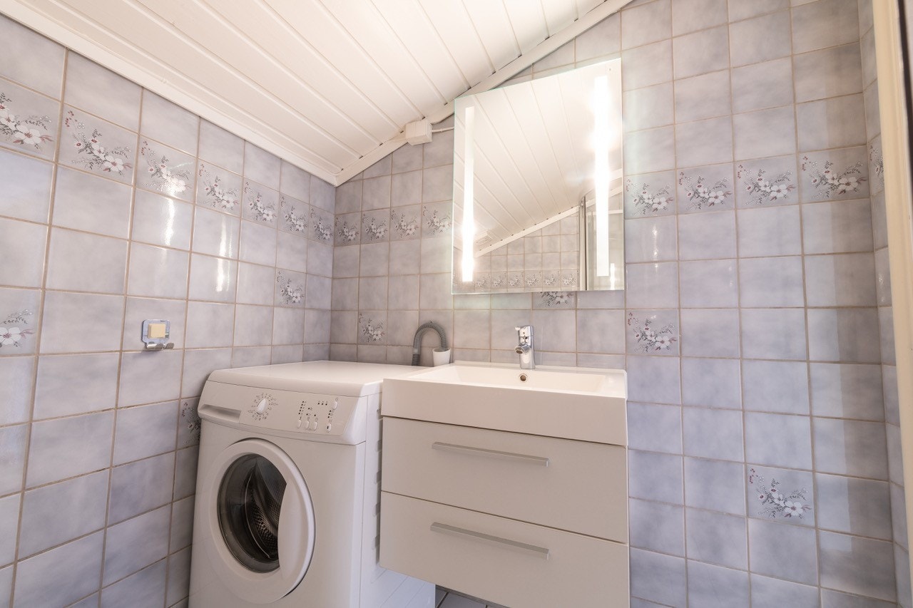 Bad med vaskemaskin Galleribilde