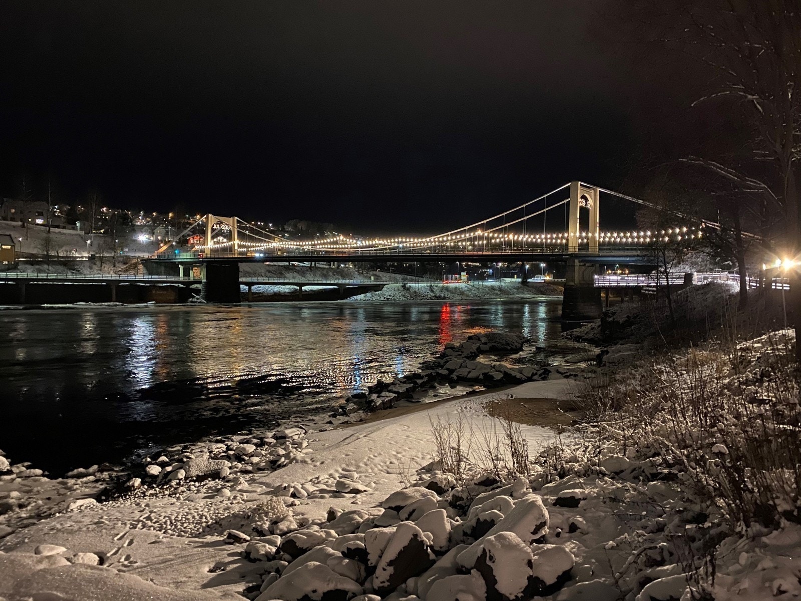 Glomma by night Galleribilde