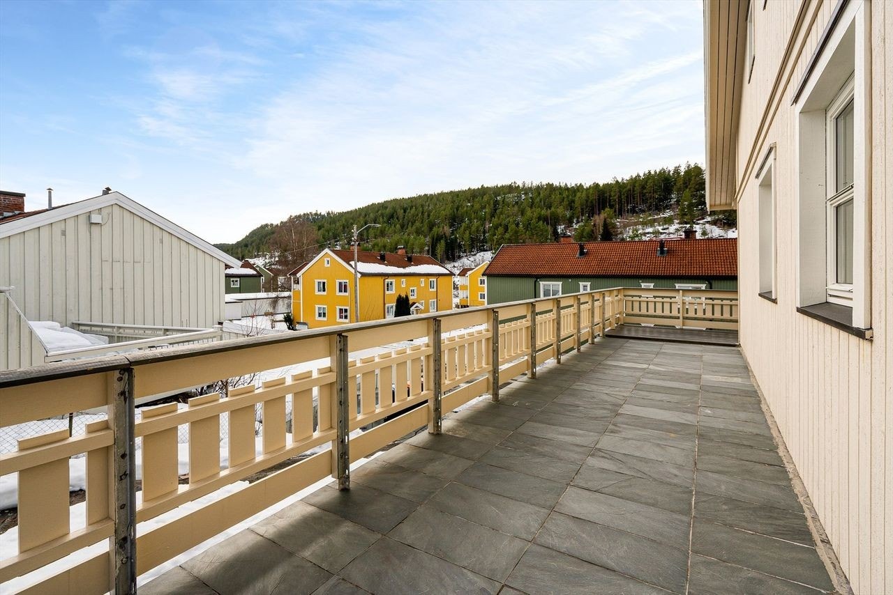 Stor uteplass Galleribilde