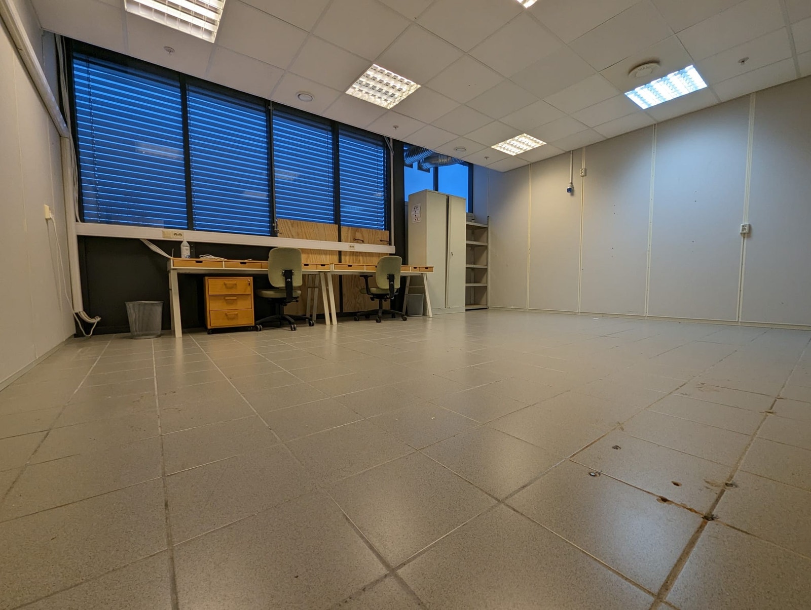 Utseende i dag, kontorrom 2. Det finnes opplegg for vann dersom man ønsker et oppholdsrom/ kjøkken her Galleribilde