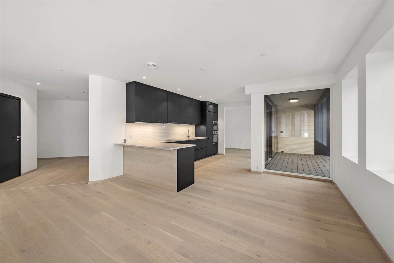 Leilighet 2 er en hjørneleilighet med 2 soverom (mulighet for 3), 2 balkonger, bad samt eget vaskerom. Galleribilde