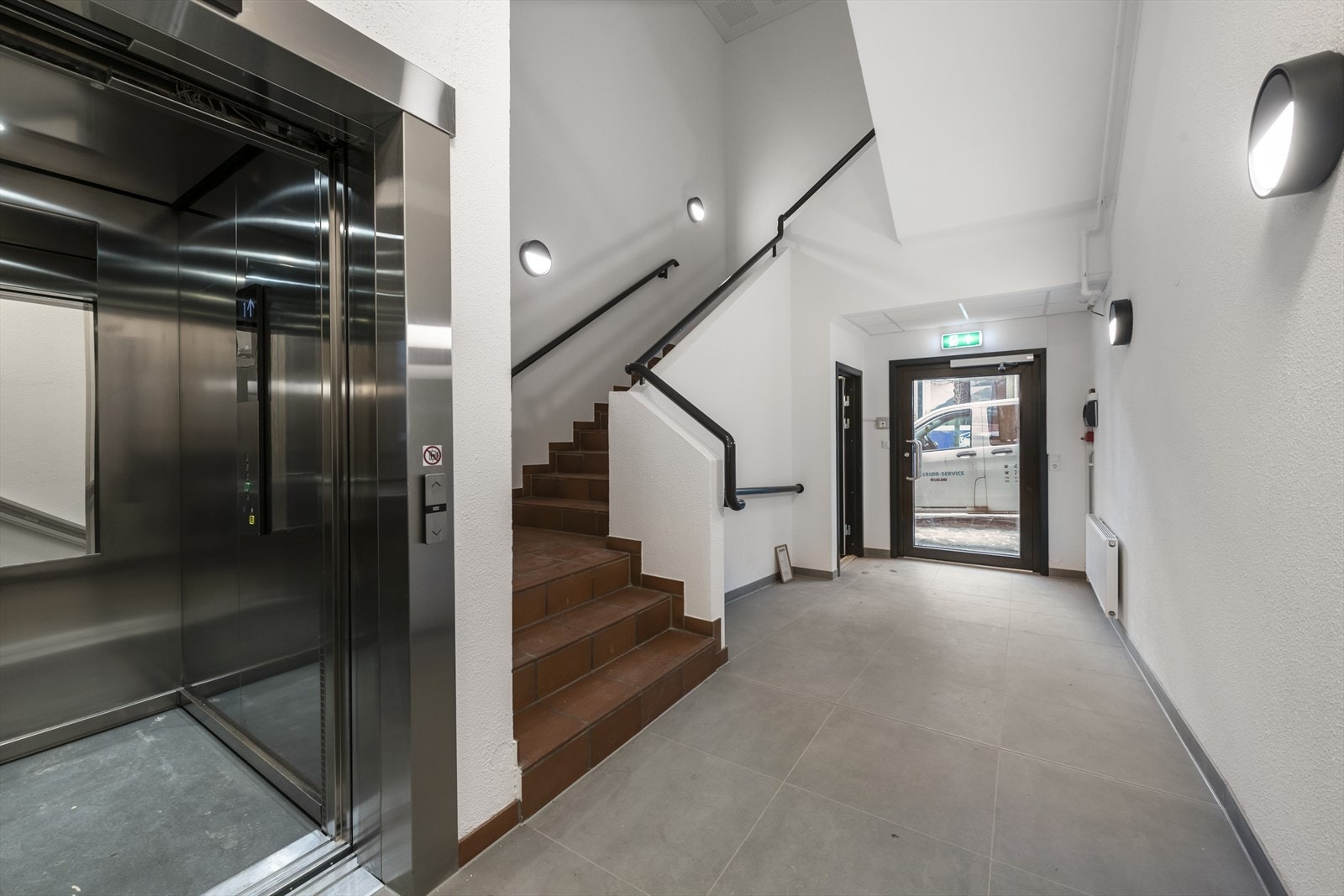 Som beboer her får du tilgang til gode fellesarealer; terrasse ca. 270 m2 og gode lagringsmuligheter...... dette for å nevne noe. Galleribilde