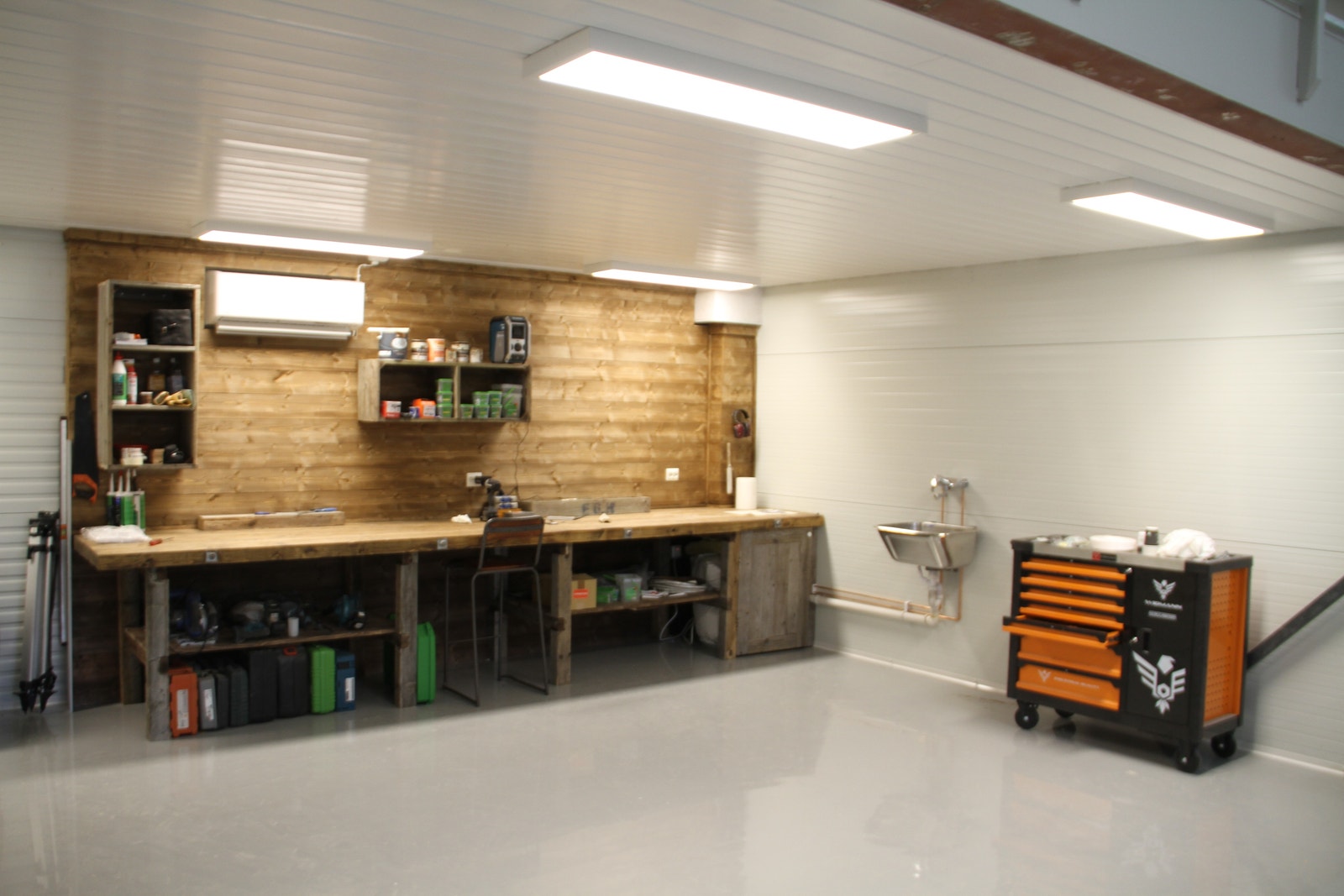 Illustrasjon på verksted under mesanin Galleribilde