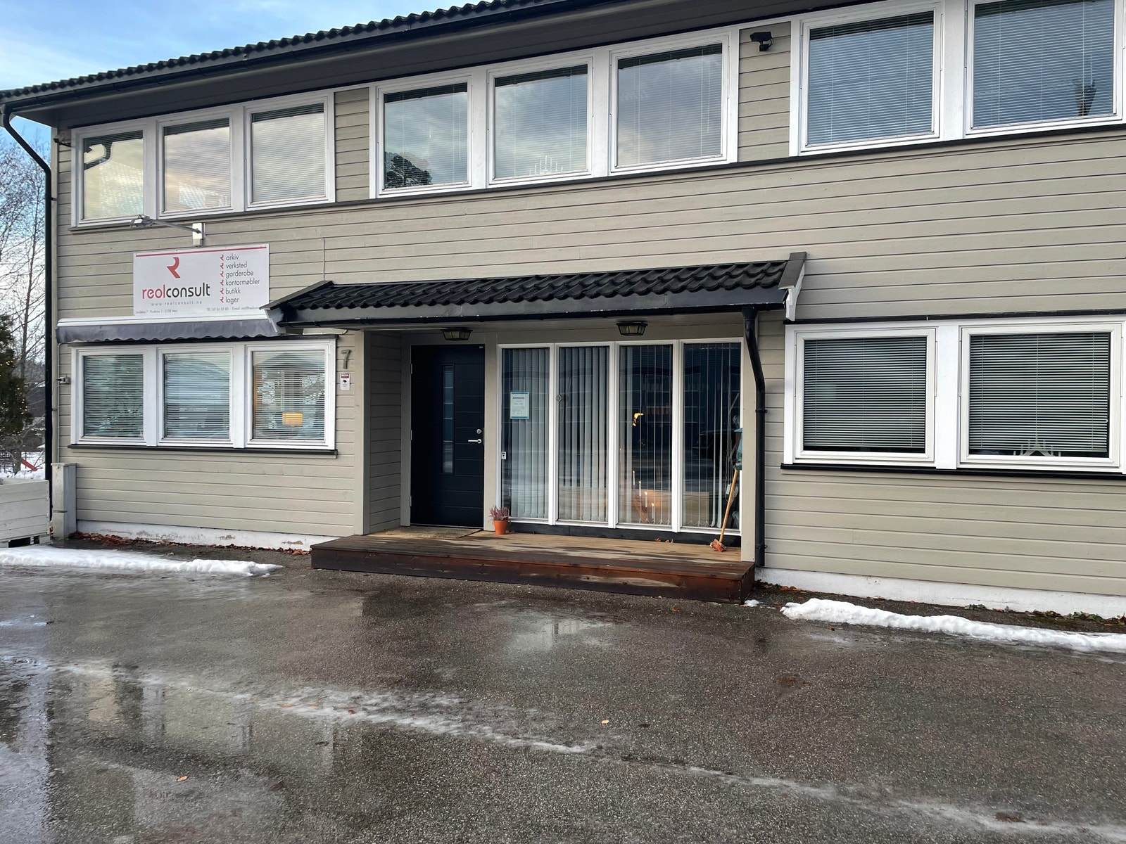 Nyrenovert inngang Galleribilde