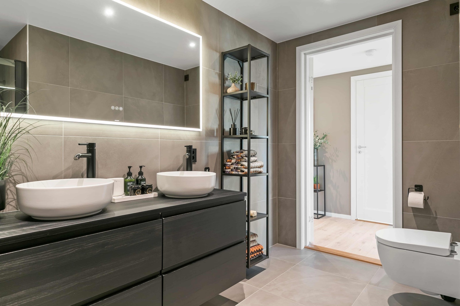 Bildet fra tilsvarende bolig i ett annet prosjekt. Boligen er en endeleilighet og inneholder tilvalg. Galleribilde