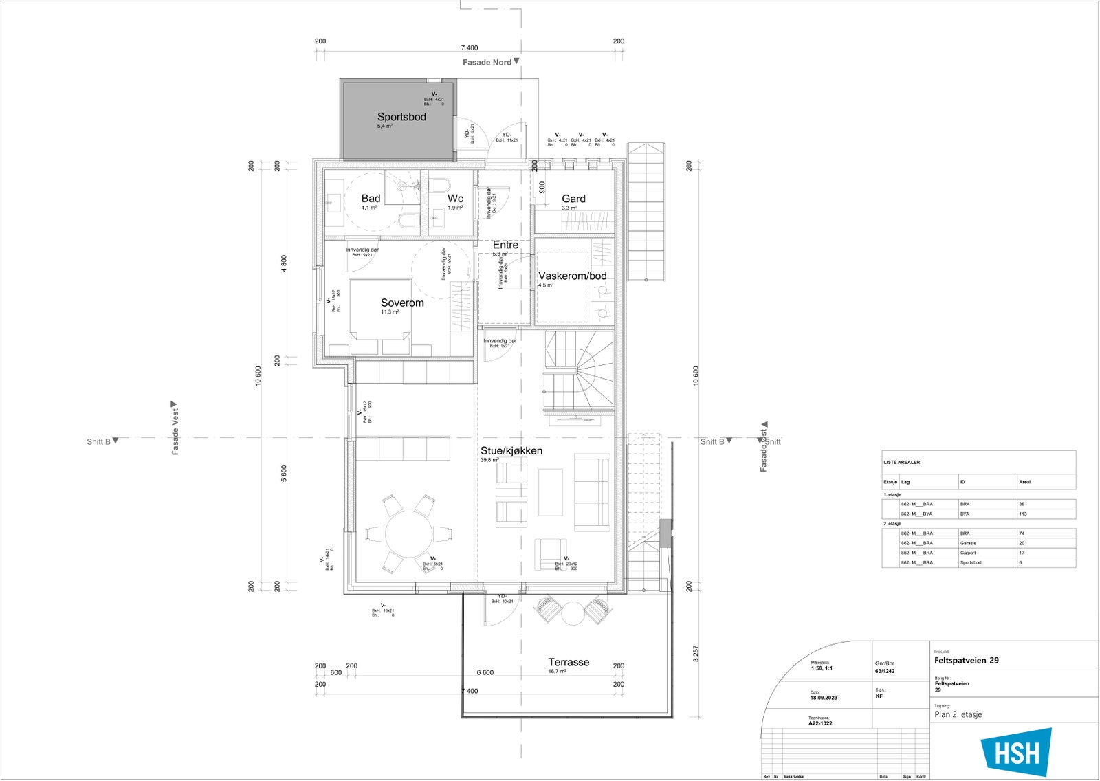 Inngang med garderobe, gjestetoalett, vaskerom, Hovedsoverom, m/privat bad. Romslig stue/ kjøkken med store vinduer og direkte utgang til terrasse.
Sportsbod i tilknytning til inngang. Galleribilde
