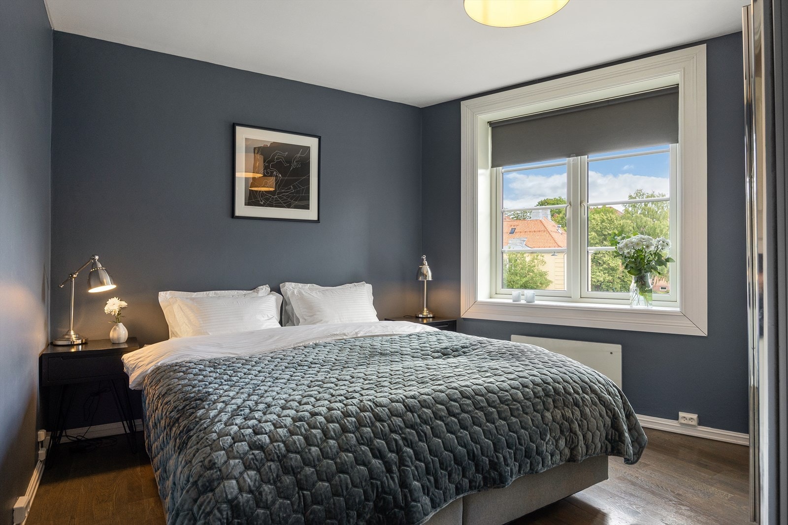 Hovedsoverommet. Nesten ny 160 seng følger med (ikke den på bildet), så du må kun kjøpe ny overmadrass. Galleribilde