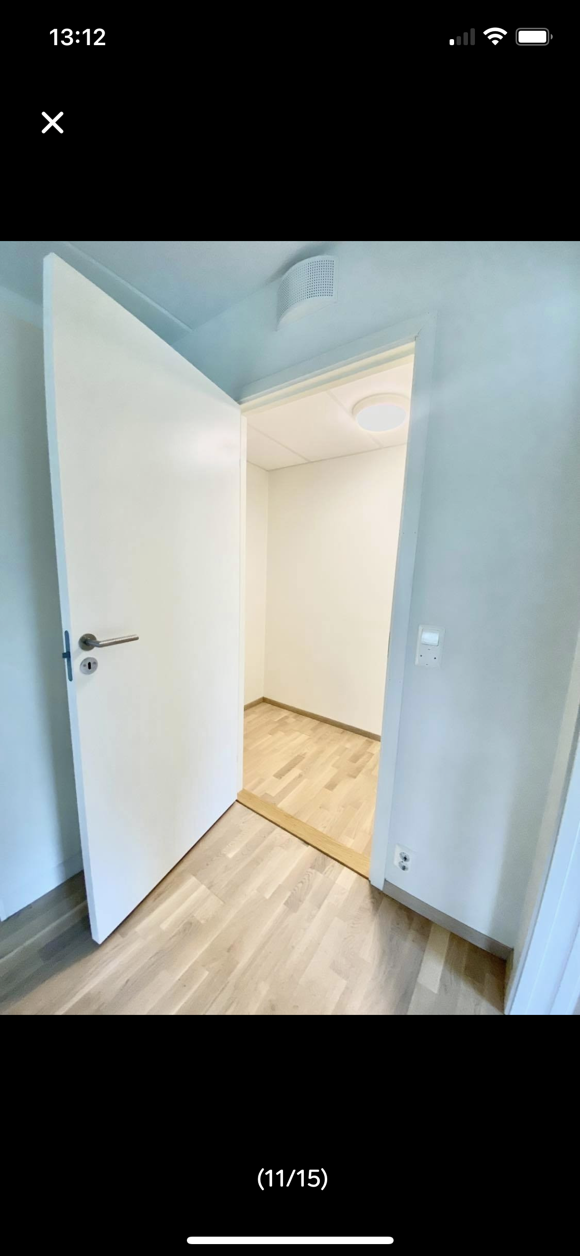 Rom brukt som bod eller walk in closet Galleribilde