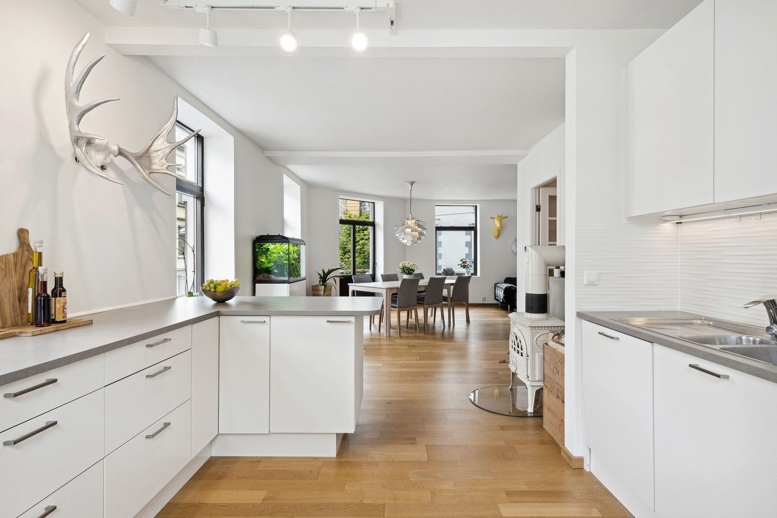 Kjøkken mot stue Galleribilde