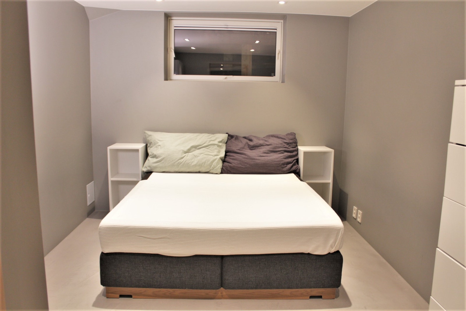 Romslig soverom. Galleribilde