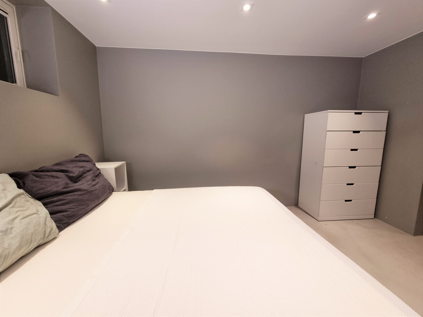 God plass til evt. barneseng, skrivebord eller mer skapplass om ønskelig. Galleribilde