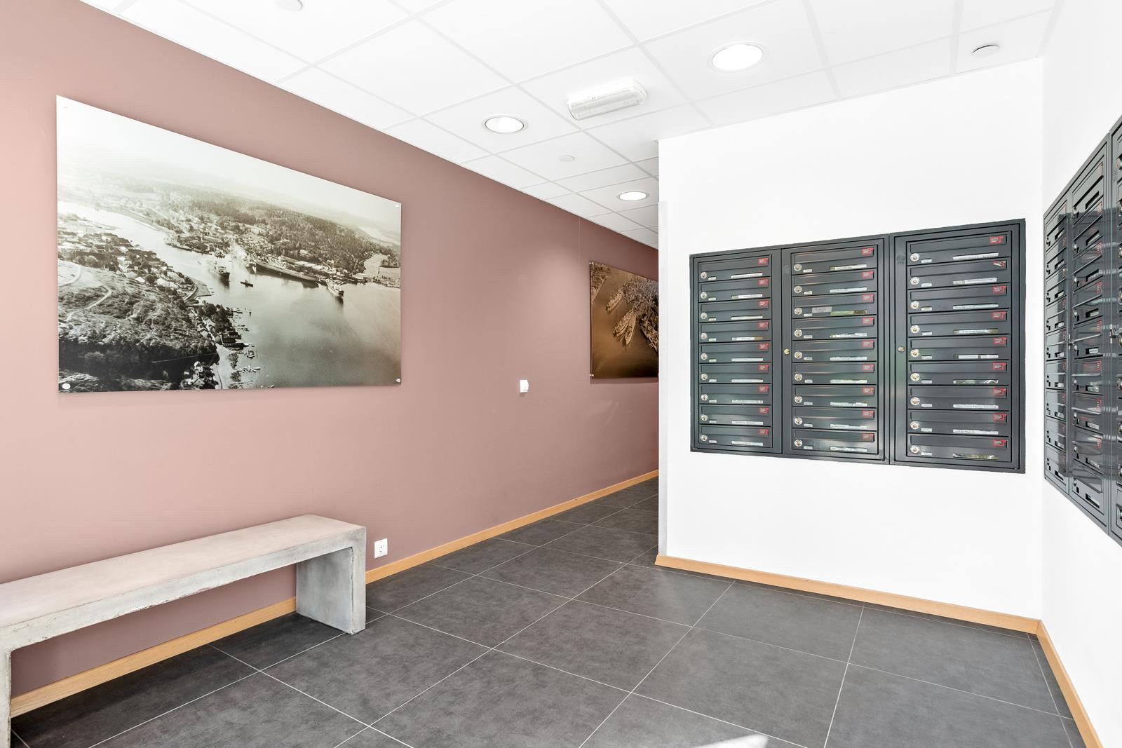 Felles inngangsparti. Galleribilde