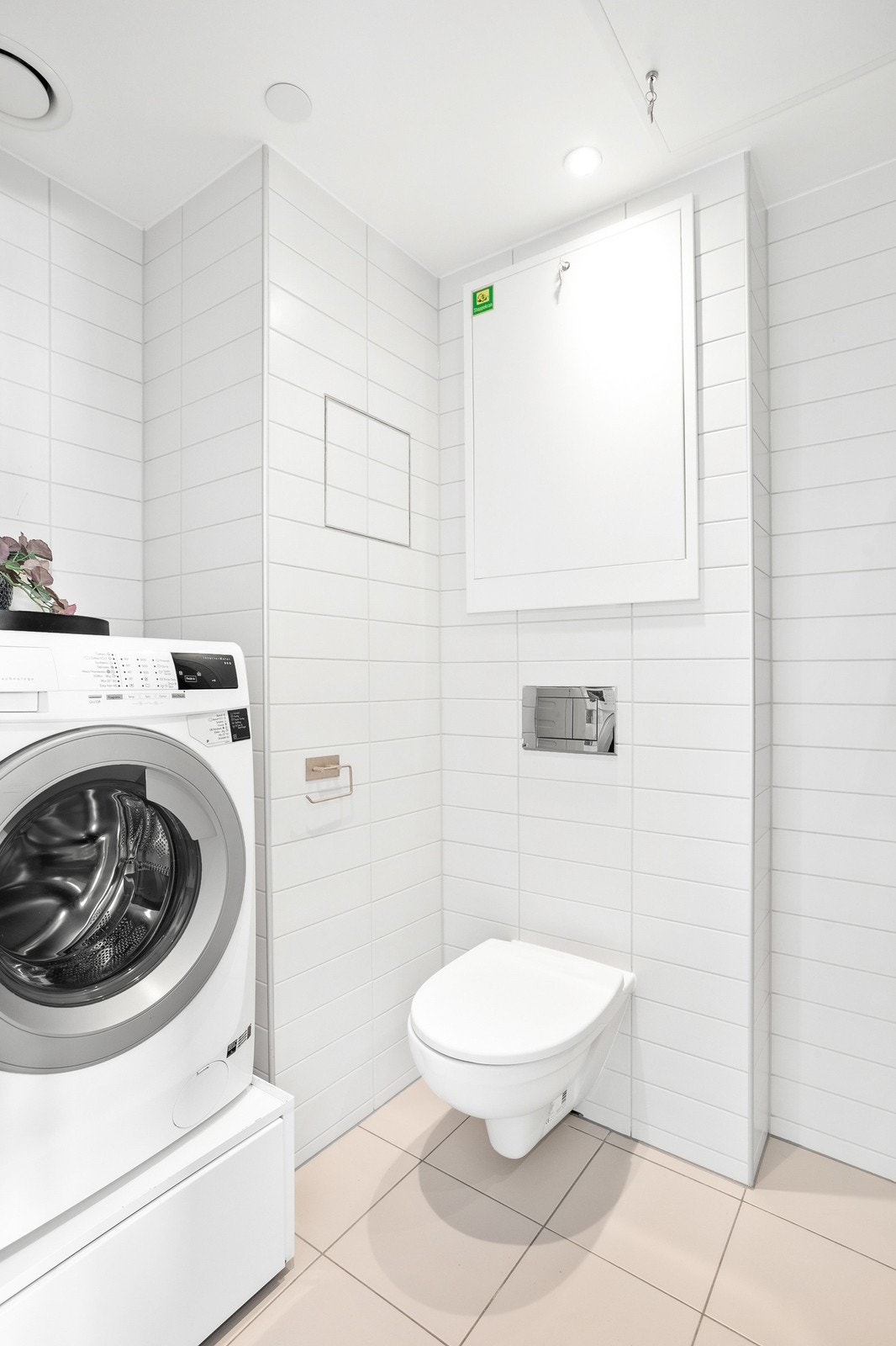 Opplegg for vaskemaskin på badet. Galleribilde