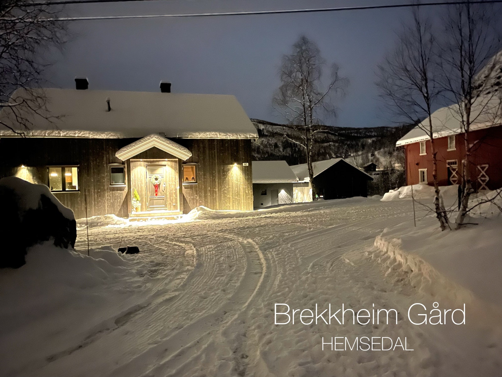 Brekkheim gård liggeer fantastisk til, kort vei til alt Galleribilde