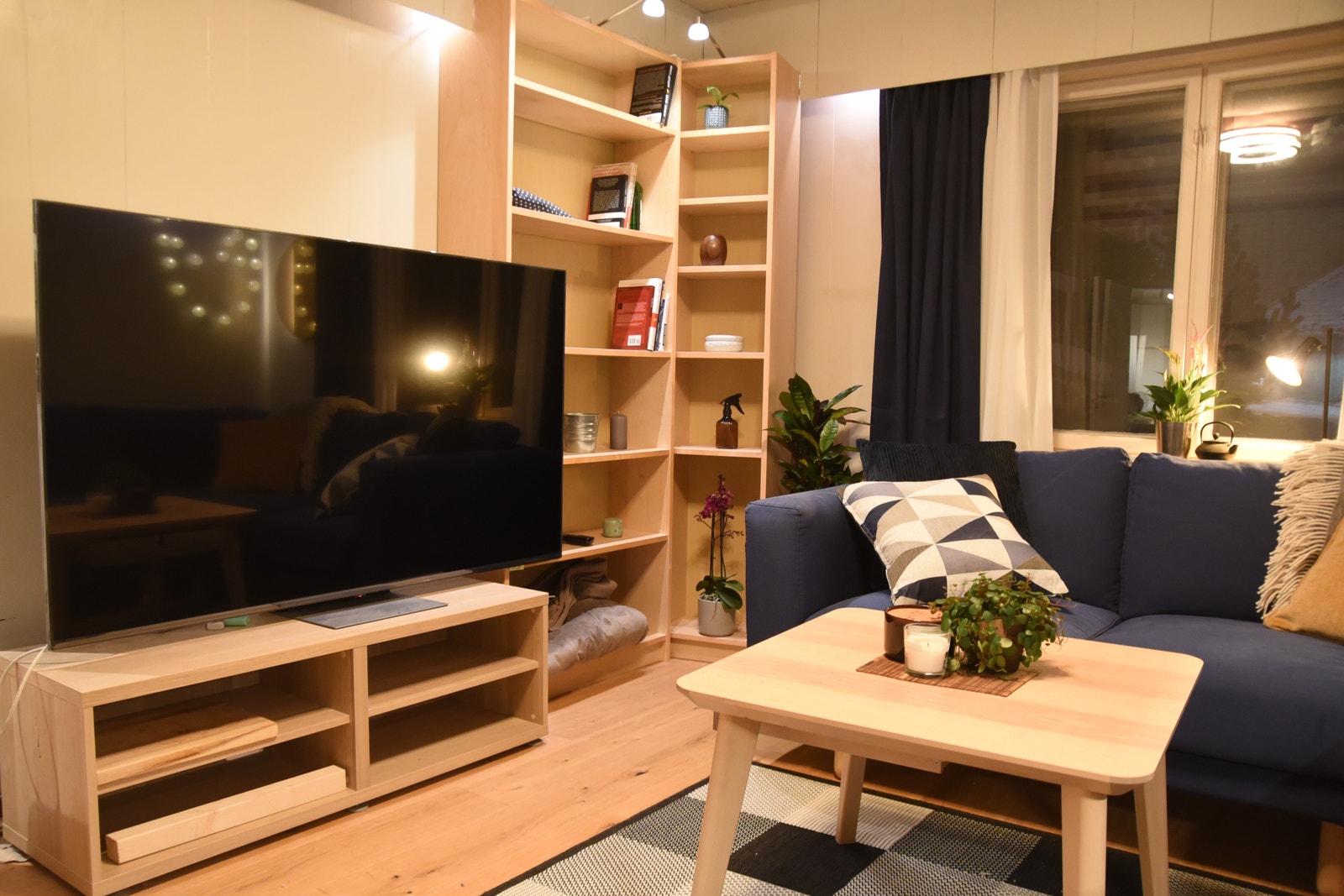 65 tommer TV følger med Galleribilde