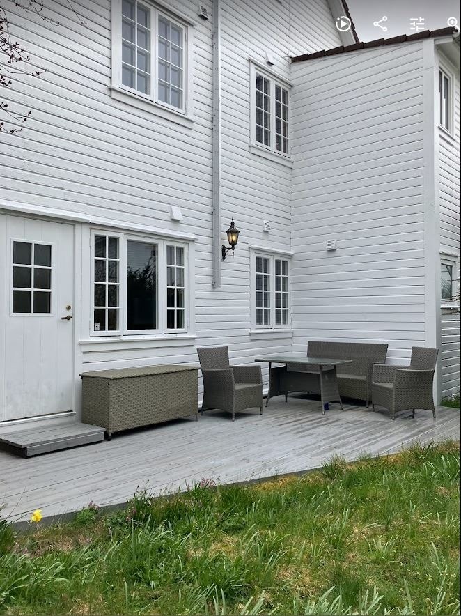 Terrasse i hagen Galleribilde