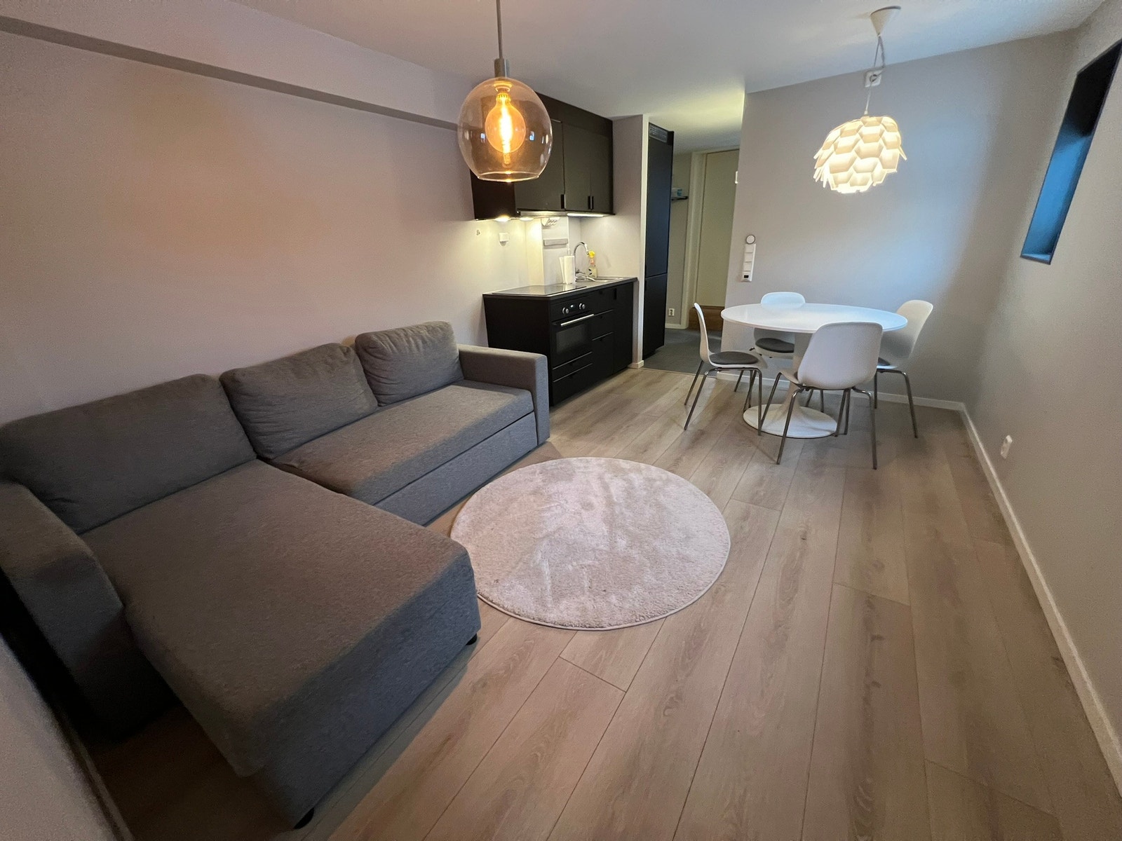 Kjøkken fra IKEA med integrerte hvitevarer Galleribilde