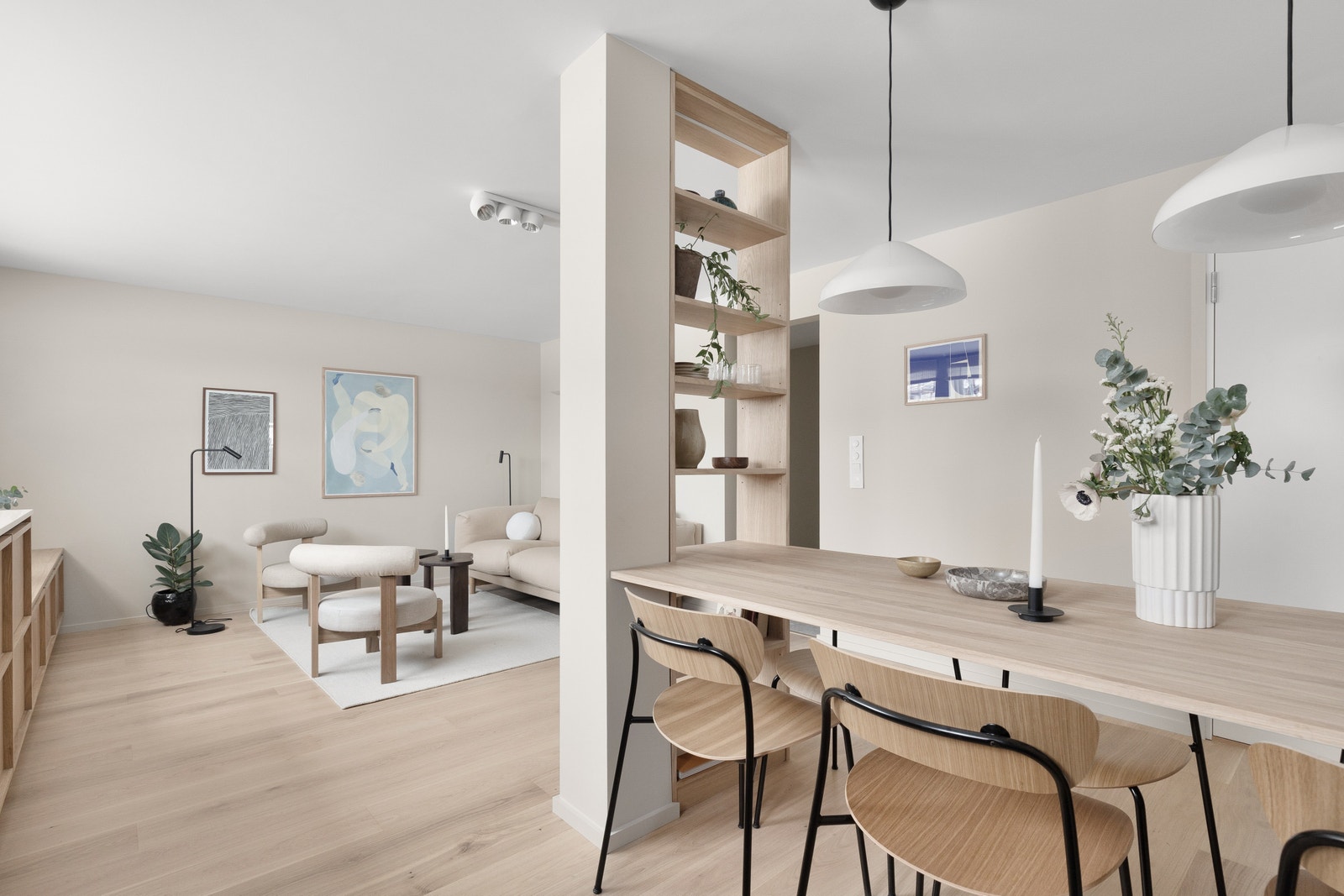 Stue m/spisebord Galleribilde