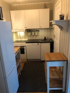 Kjøkken med 2 stk kjøkkenøy gir bra med benkplass Galleribilde