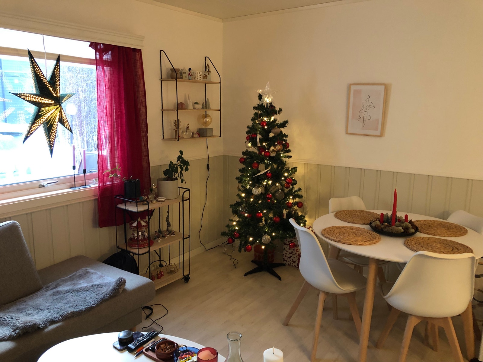 Plass til både spisestue og stor sofa Galleribilde