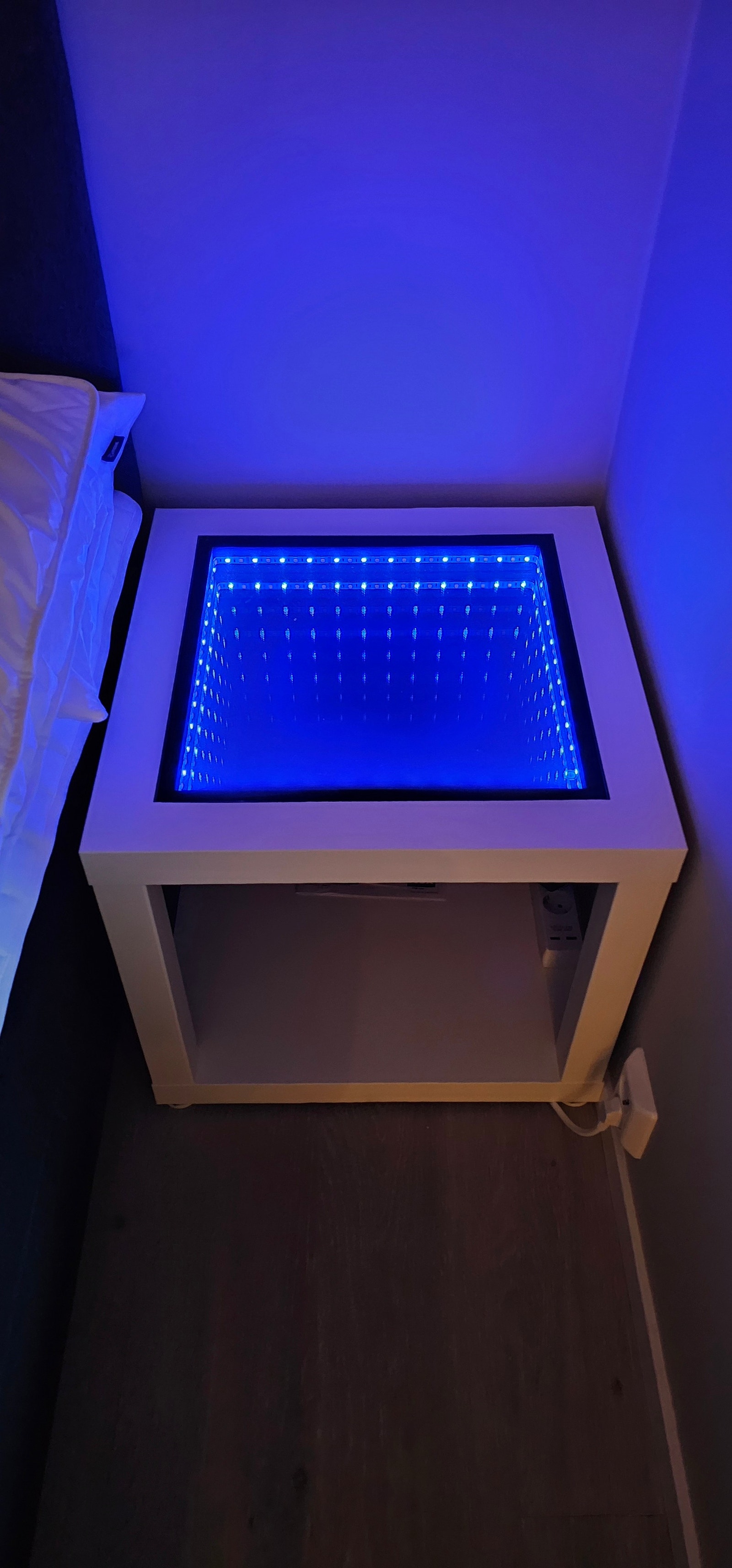 RGB 3D LED nattbord med fjernkontroll Galleribilde