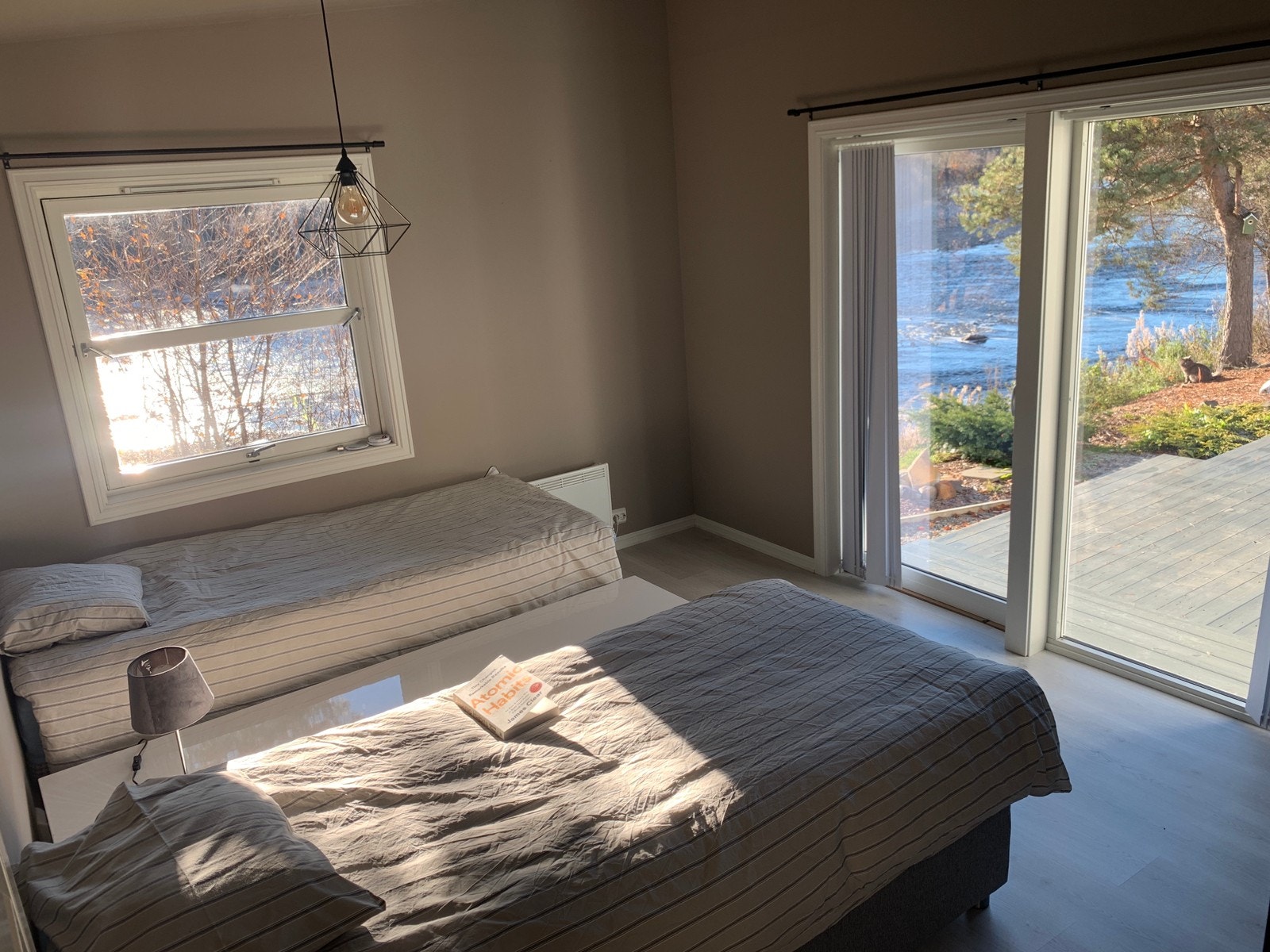 Soverom 2: med utsikt , fredelig , 13,5 kvm , det har kommet ny dobbeltseng her som er ikke oppdatert på bildet Galleribilde