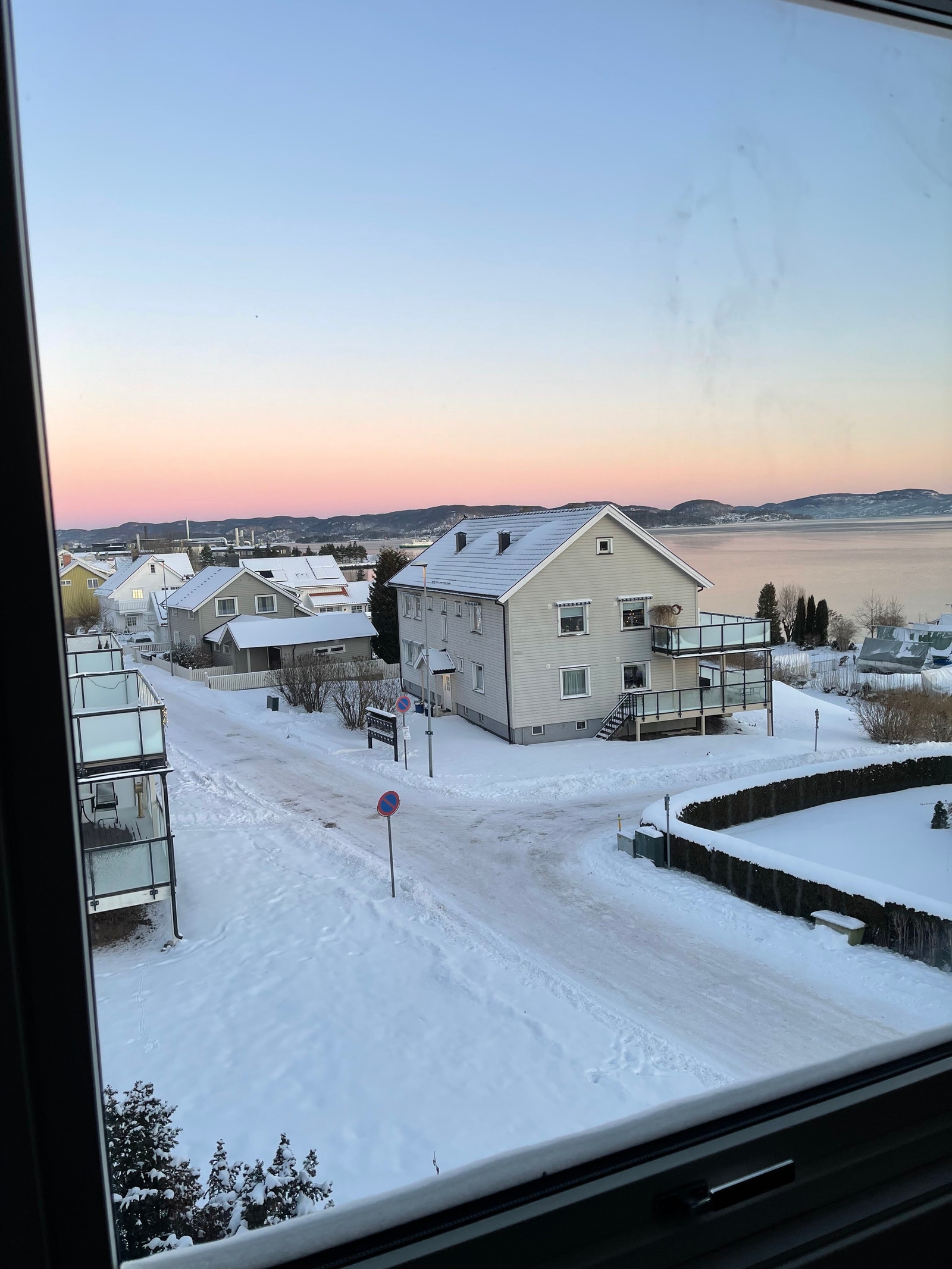 Utsikt fra 3. etasje, foto tatt 27.12 kl 09 Galleribilde