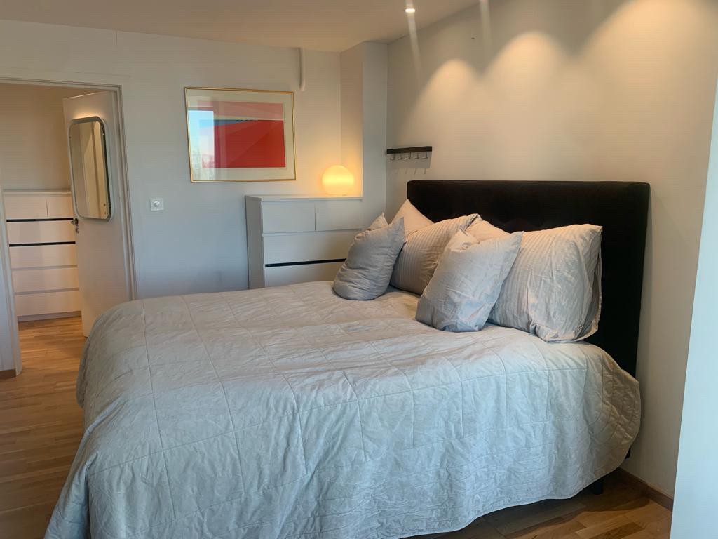 Meget romslig hovedsoverom med walkin closet Galleribilde