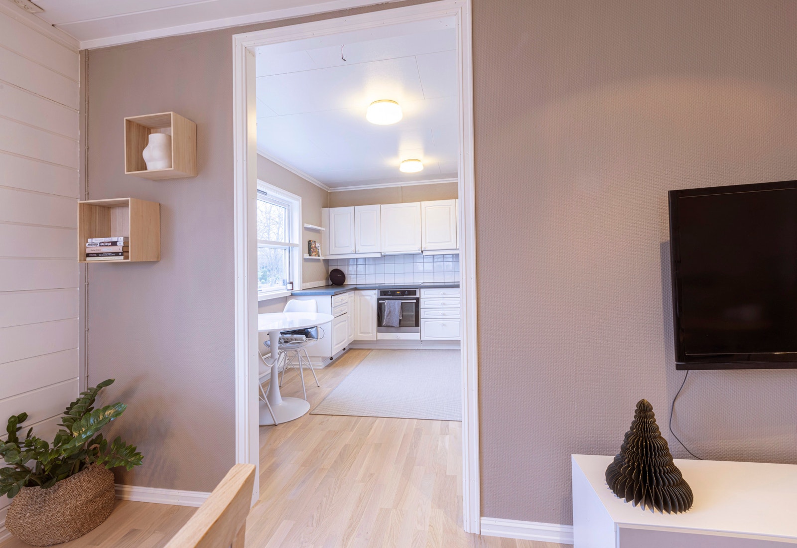 Nytt gulv og malt alle vegger i 2023 Galleribilde