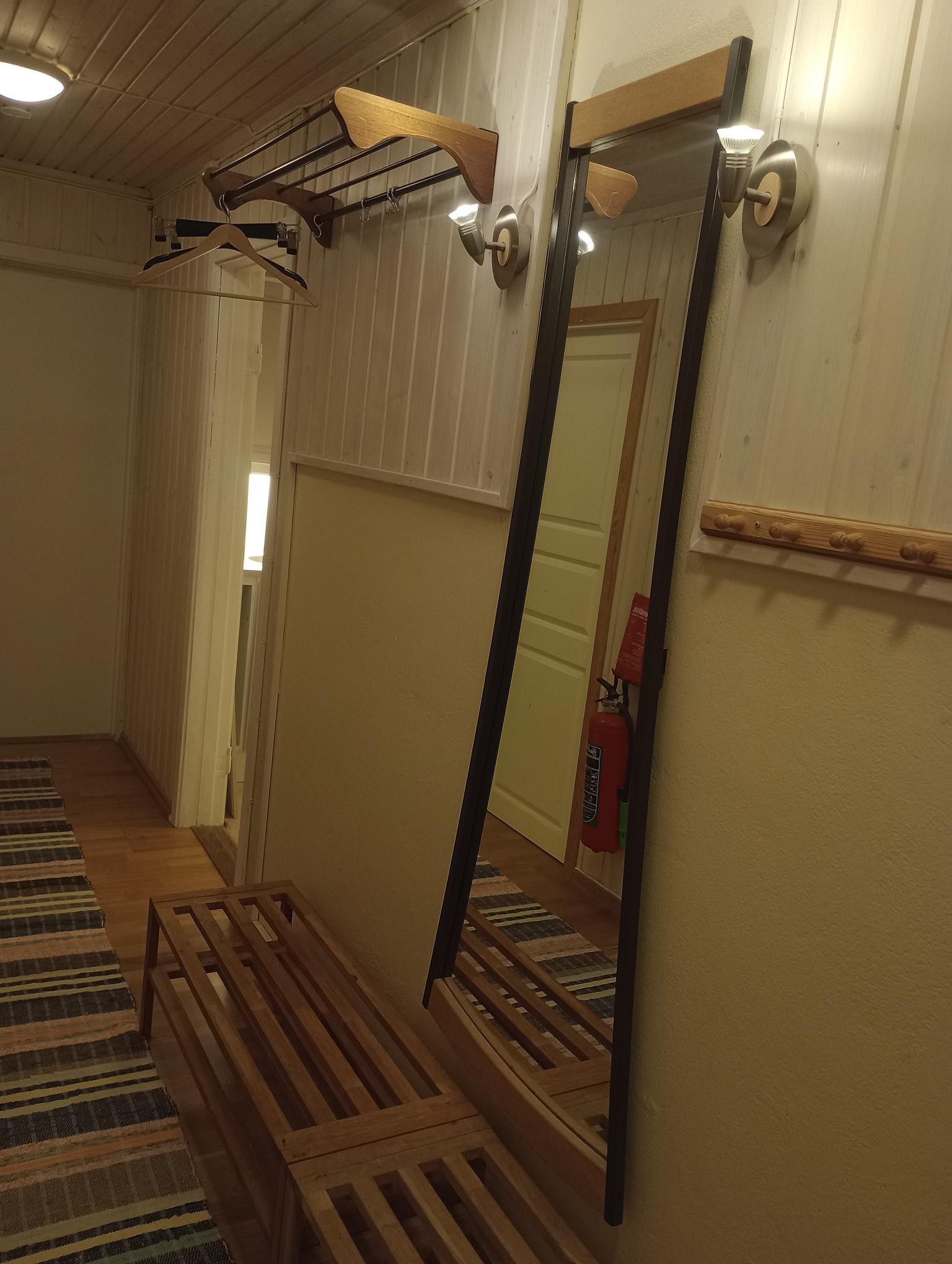 Gang mellomm stue, soverom, kjøkken og bad. Galleribilde
