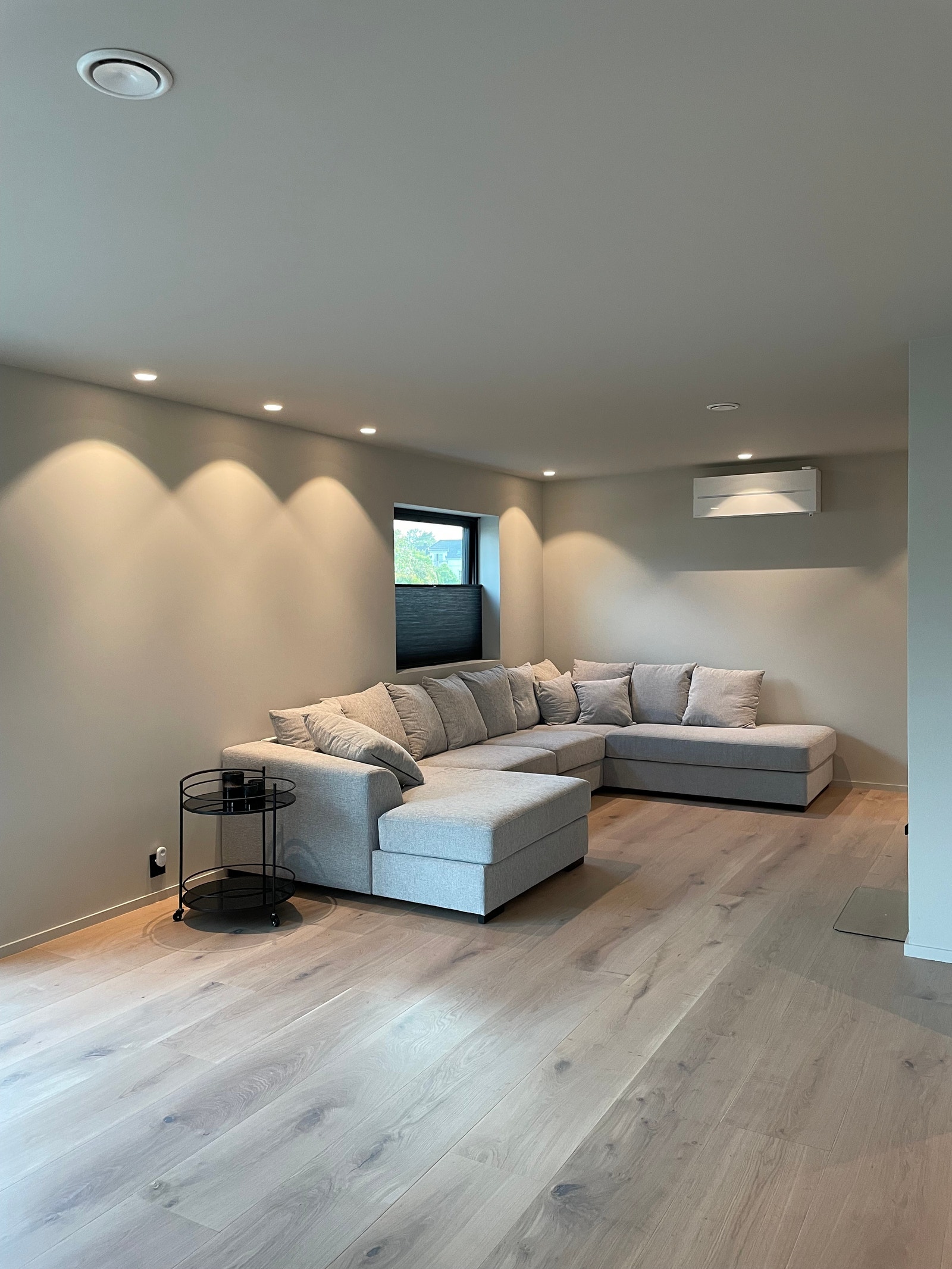 Stue (utstyrt med stuebord) Galleribilde