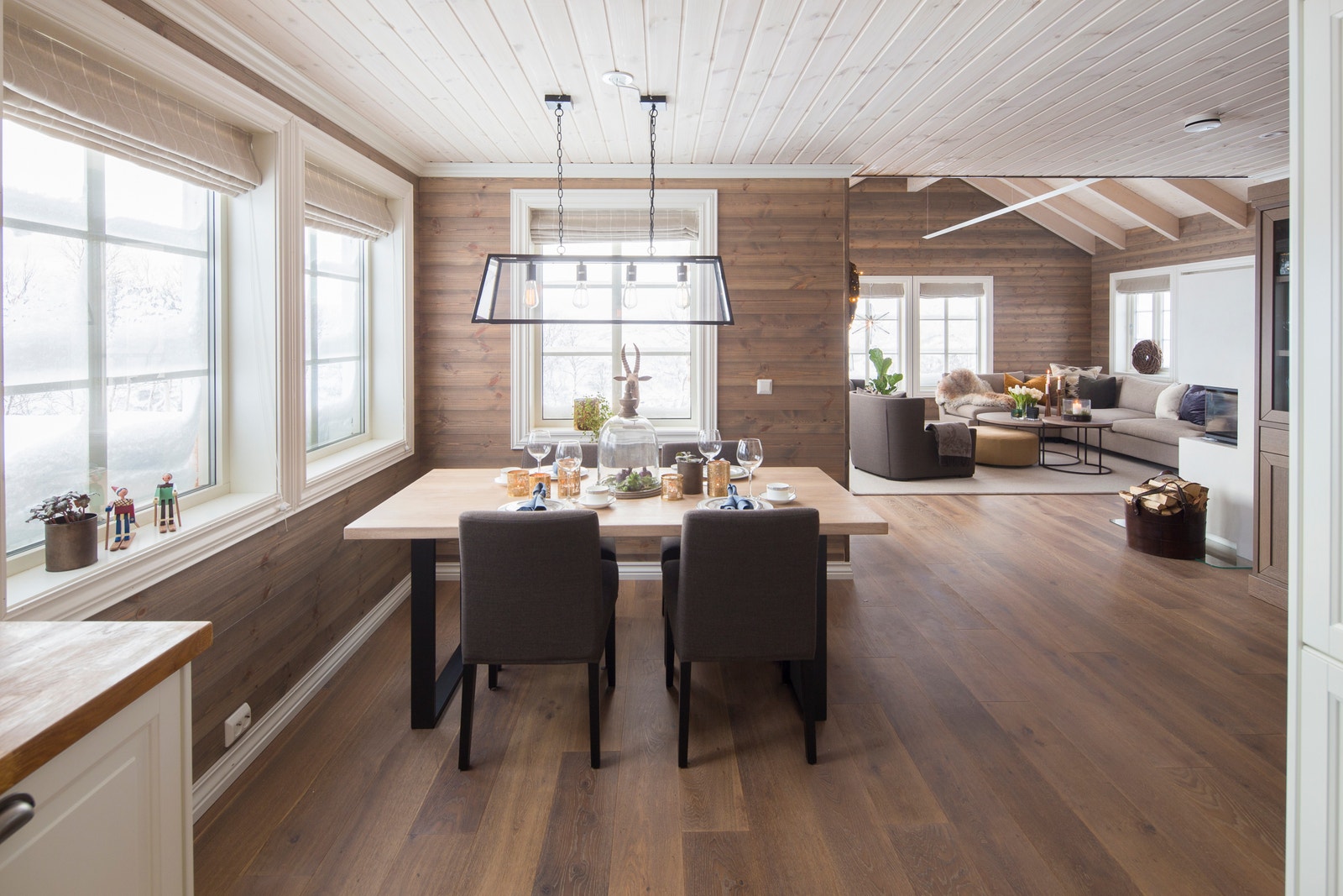 Bilde fra ferdigstilt hytte på Suleskard Fjellgård - Hyttemodell F6.17. Standard kan avvike fra standard leveranse på våre hytter Galleribilde