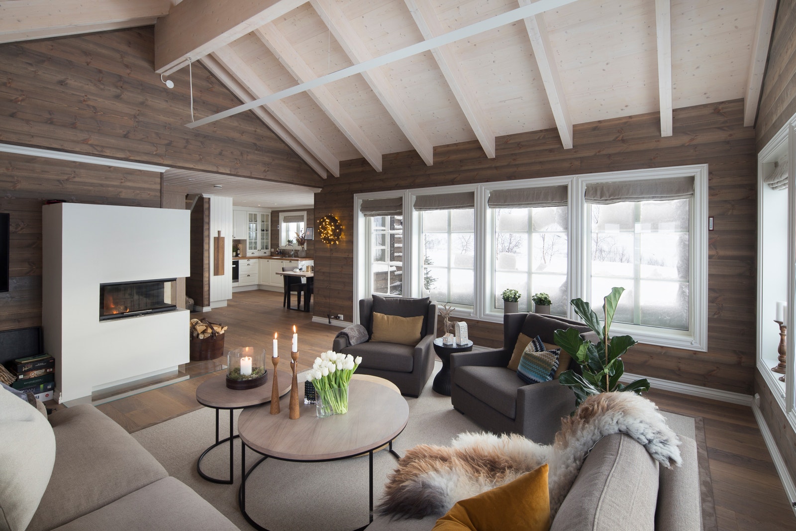 Bilde fra ferdigstilt hytte på Suleskard Fjellgård - Hyttemodell F6.17. Standard kan avvike fra standard leveranse på våre hytter Galleribilde