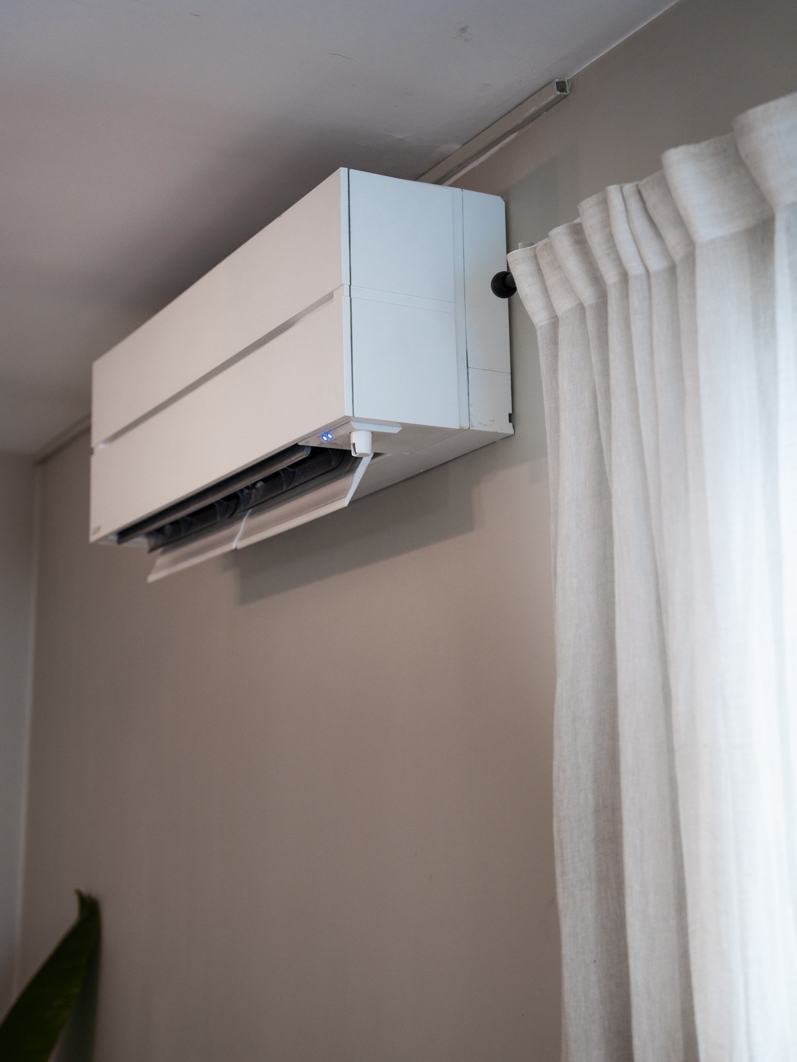 Stue | Varmepumpe fra 2021, fungerer som kilden av oppvarming i leiligheten. Galleribilde