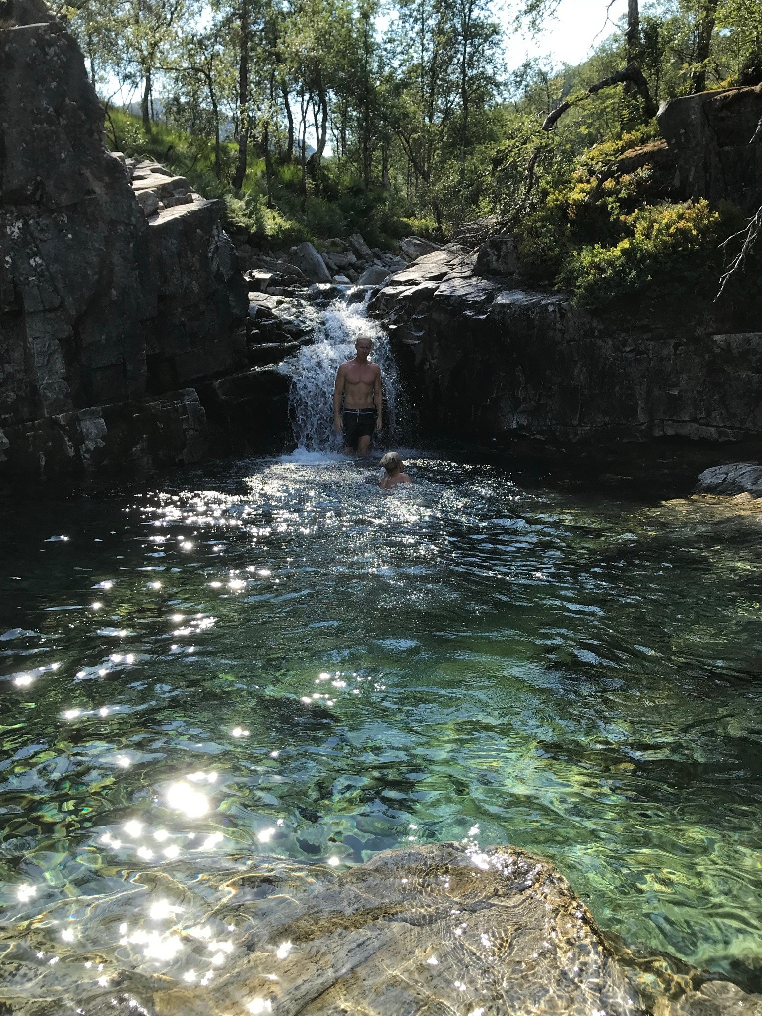 Mange fine kulper å bade i nært hytten. Galleribilde