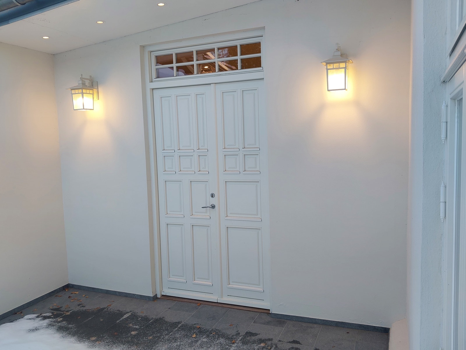 Ytterdør til kjøkkenhage Galleribilde