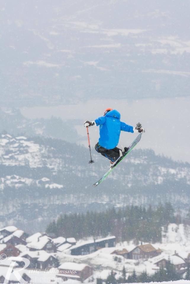 Her hopper minstemannen i bakken, du ser hytten helt nederst i bildet. Galleribilde