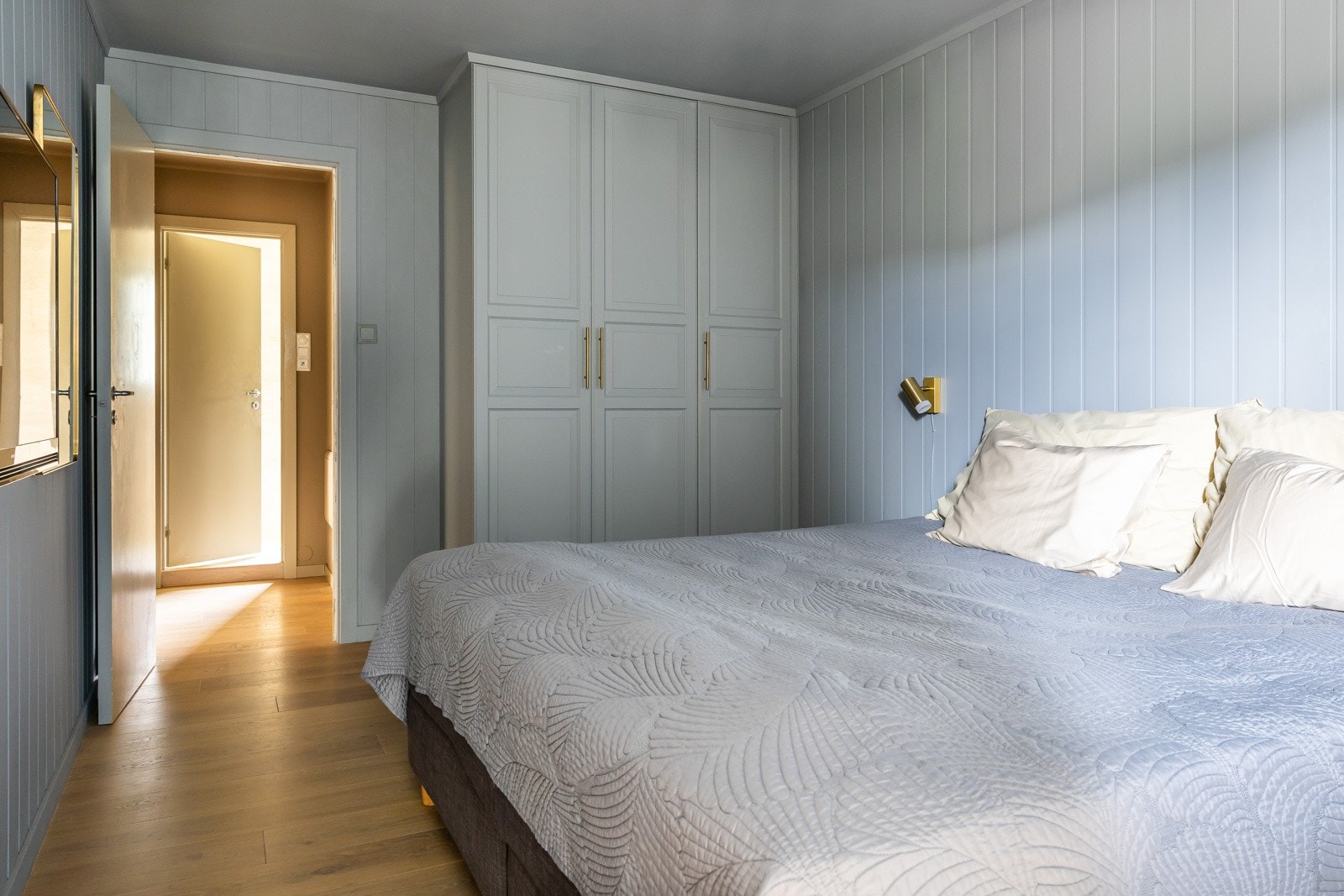 Soverom 1 med god plass til dobbeltseng. Galleribilde