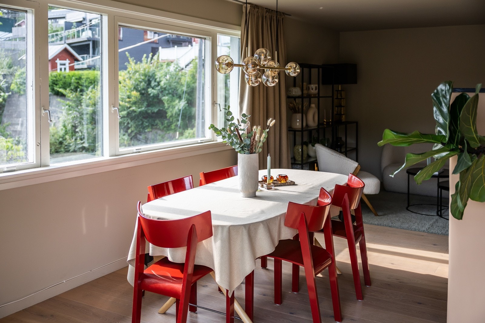 Spisestuen. Galleribilde