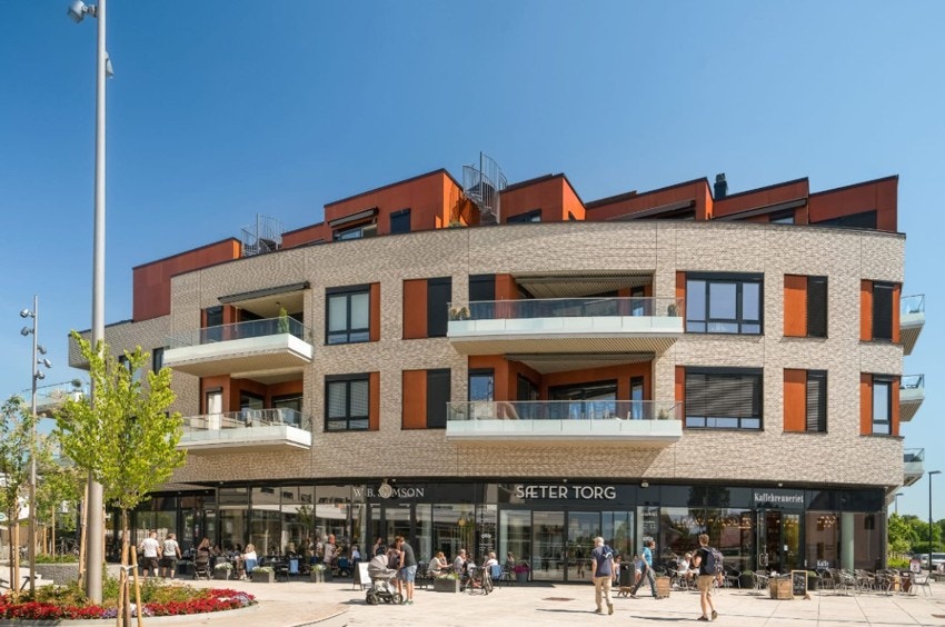 Sæter torg med flotte butikker og spisesteder er nærmeste senter. Galleribilde