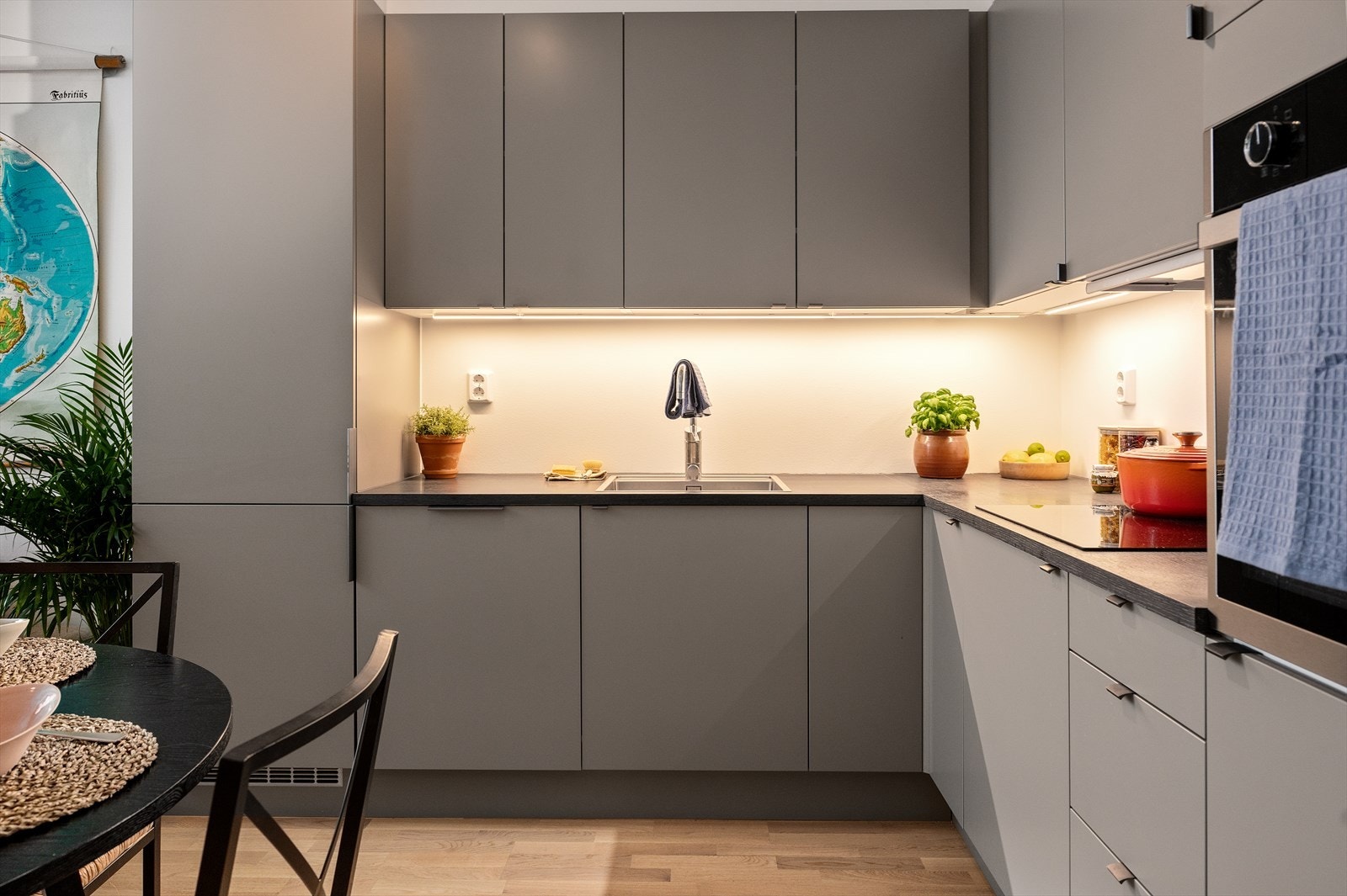 Montert belysning under overskap Galleribilde