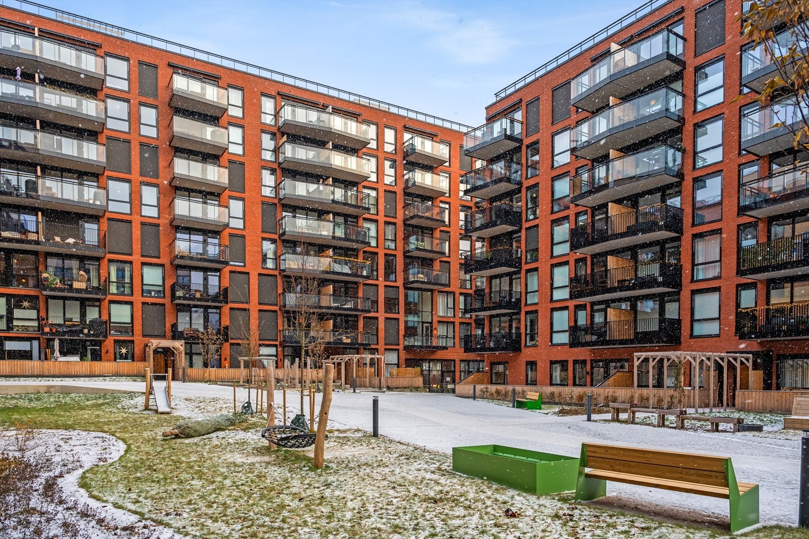 Børsteveien 15 ligger sentralt på Løren med kort vei til dagligvarebutikker, restauranter og et variert servicetilbud Galleribilde