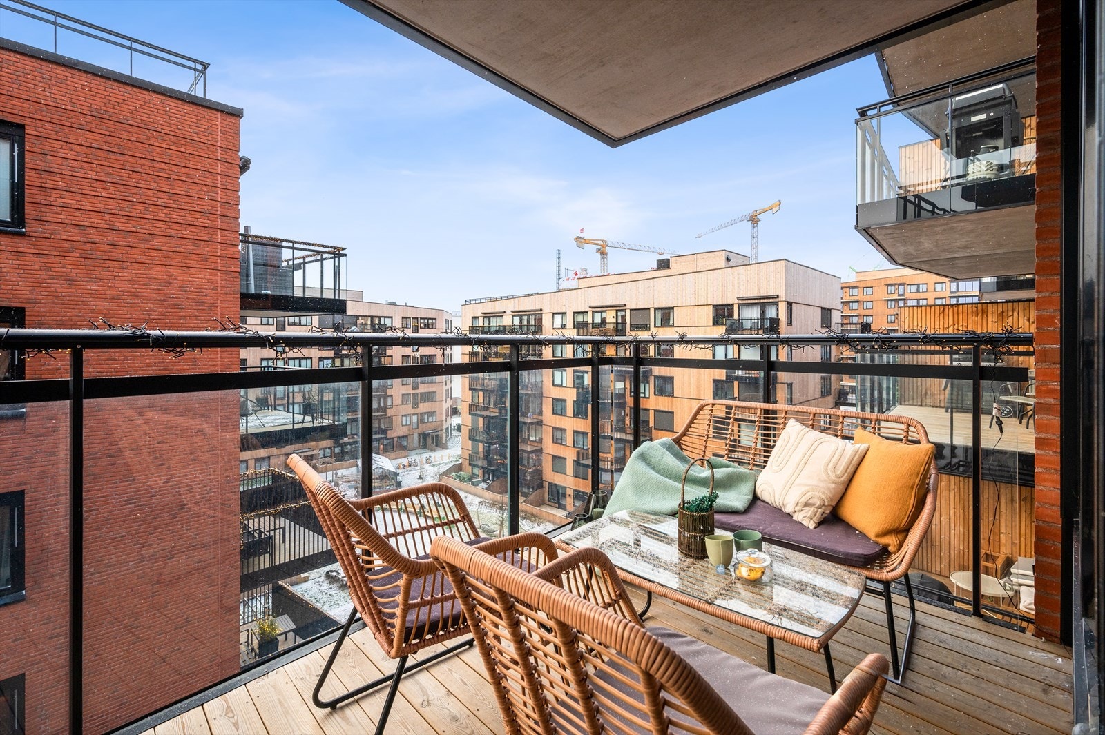 Fra stuen er det utgang til balkong på 7 kvm. Galleribilde