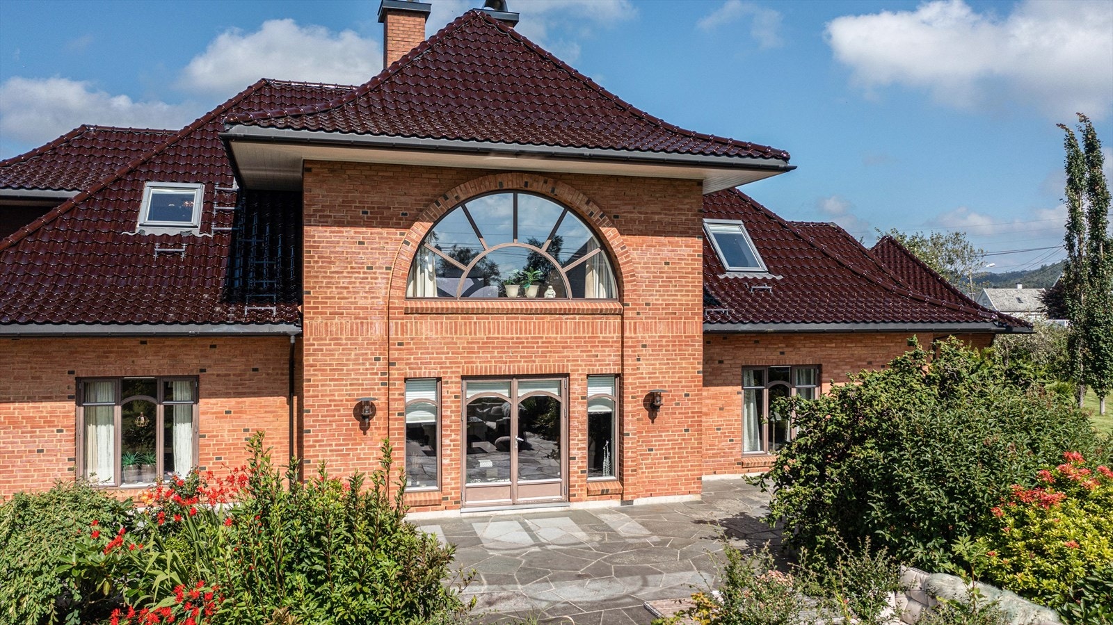 Boligen holder en gjennomgående god/høy standard, og er jevnlig og godt holdt vedlike. Galleribilde