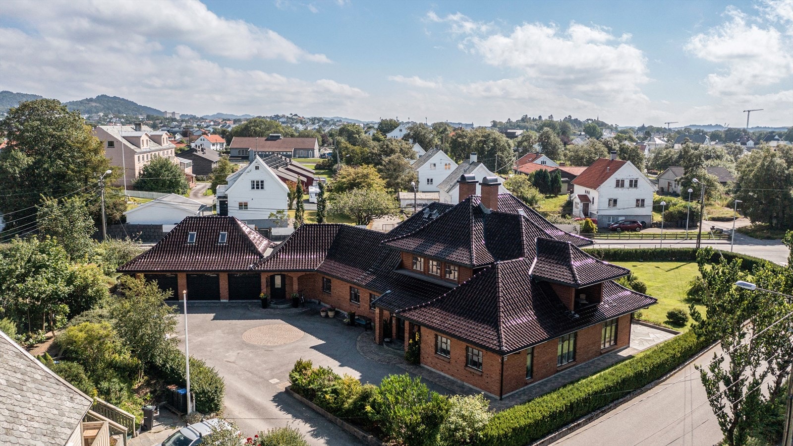 Velkommen til Skeisvollsvegen 22 - En sjeldent flott eiendom beliggende i familievennlige omgivelser på populære Gard. Galleribilde