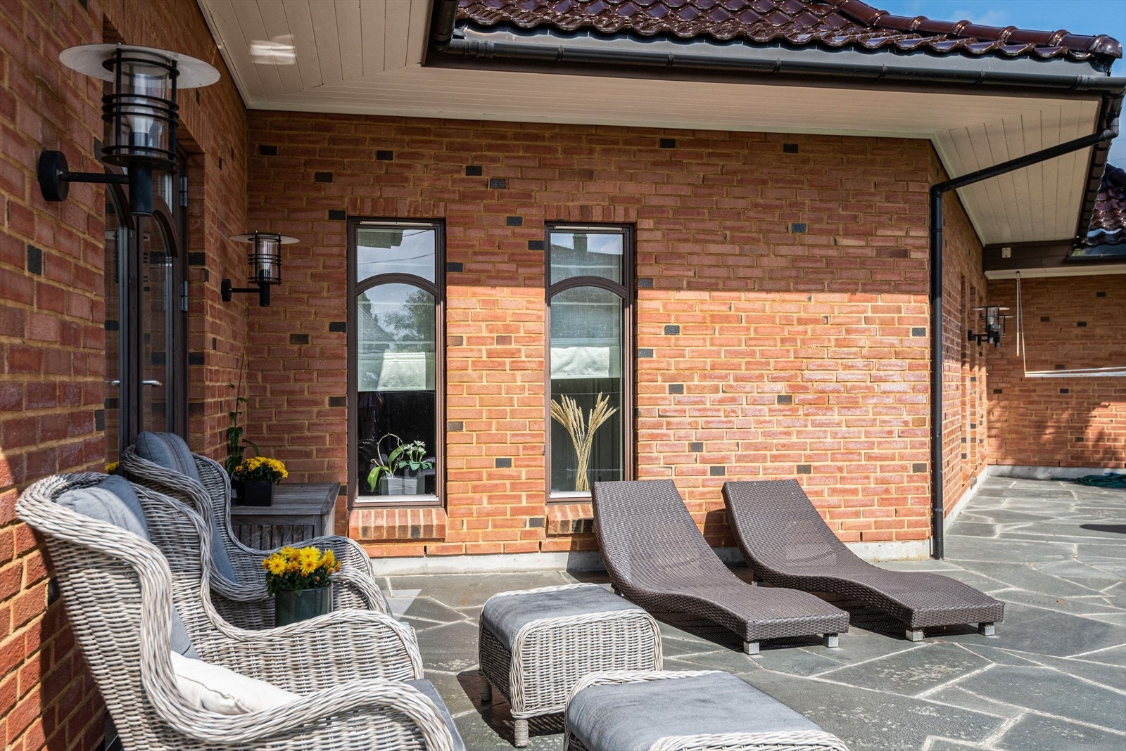 Her er god plass til lounge, spisegruppe og solsenger. Galleribilde