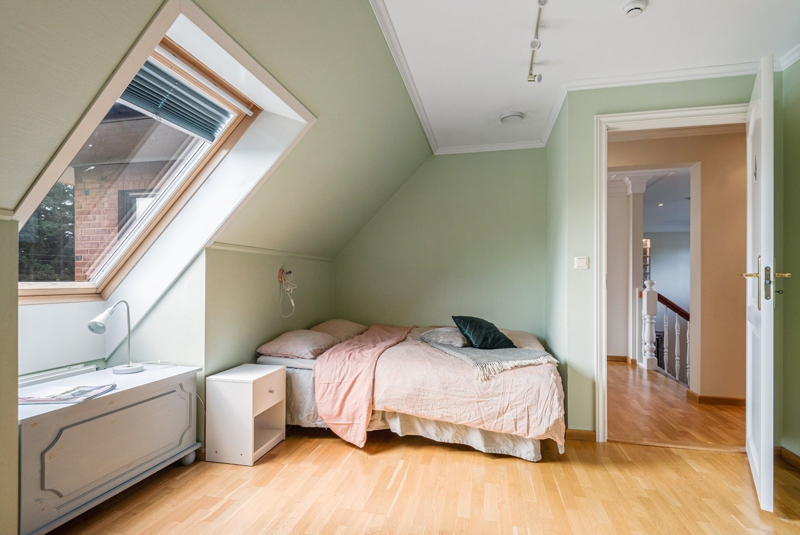 I denne etasjen finner dere 3 gode soverom, hvorav to har utgang til altan. Galleribilde