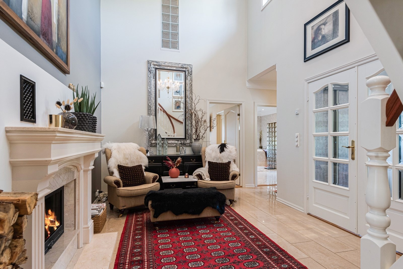 Eneboligen er særdeles gjennomført og staselig - Den har et bruksareal på hele 456 kvadratmeter. Galleribilde